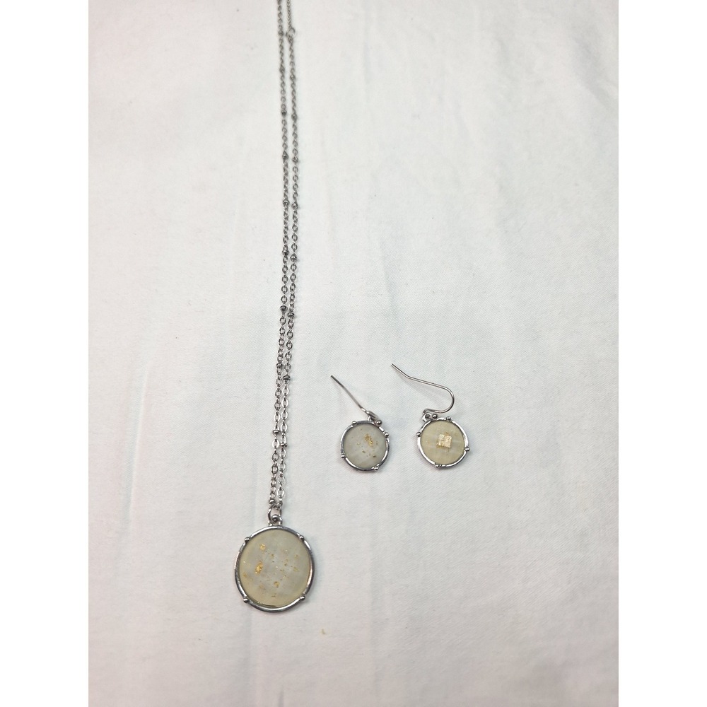 Silver Tone Gold Leaf Flake Cream Resin Pendant Necklace and Earring Set
